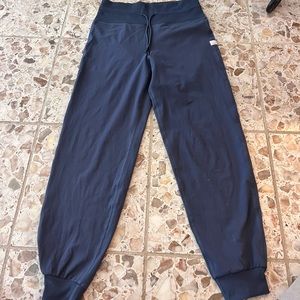 Vuori daily joggers and bra